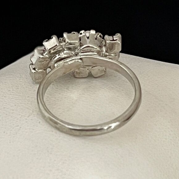 Vintage Costume Ring Silver Tone Prong Set Rhinestones Mid Century Modern 4J - Picture 4 of 6